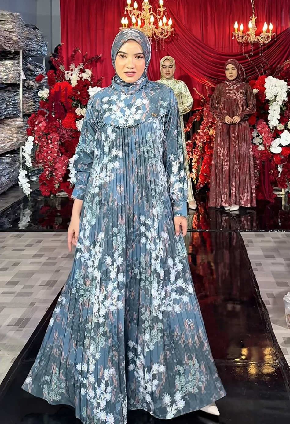 Si best seller waktu 8-8 nih. Tentuin warna favoritmu yuk say!😍 #racuntiktok #dynclothingline #ootdfashion #fashionmuslimah #dynsignature #fashionshow #bajukondangan 