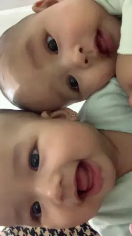 Reinara emang agak bar bar kalo geregetan😂 wkwk #twins #masyaallahtabarakkallah #twinsisters #fyp 