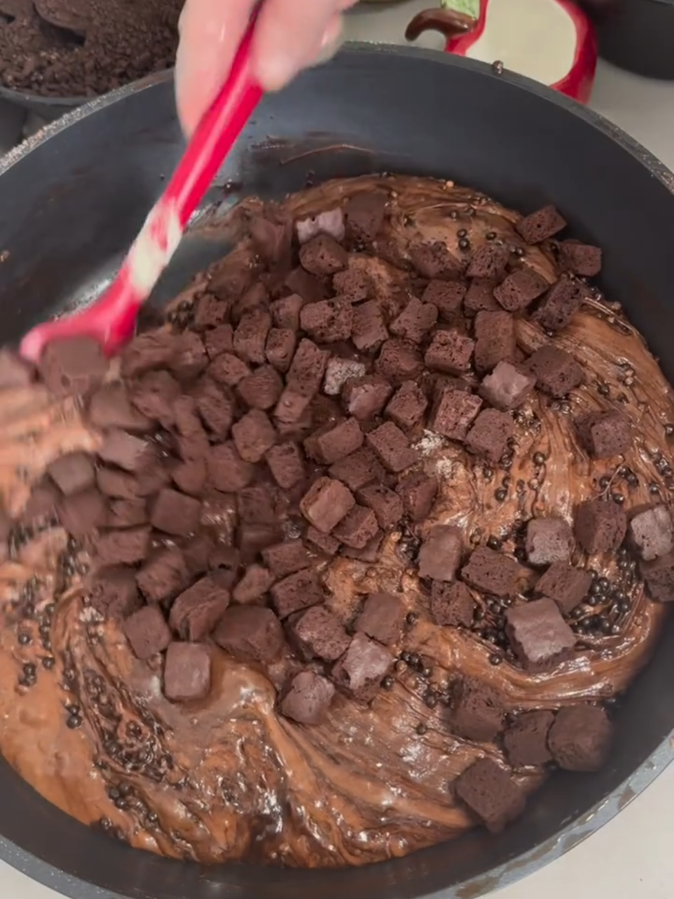 Ahhh~ The little steel beads can't be wrapped around it!!! This is the complete production process of nutless chocolate brownies crispy and special snowflake crispy!