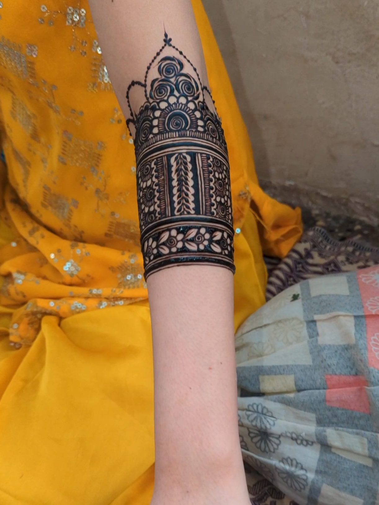 Bridal mehendi design reasonable charges for bridal mehendi 🥳🥳Dm me for booking ✨  @مہندی کا جھاں 🌎😍♥️  #hennabyumaima  #foryoupage #unfeezmyaccount #viral #foryoupage #mehendiartist #fyp #mehendiartist #mehend #henna #art #henna #foryou 