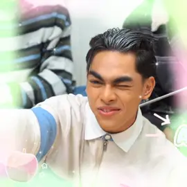 he look like a kitten yang dpt mainan baru 😆🥺🤏🏻 #a7pha #alpha #alphanite #ot7 #boygroup #mpop #araff #mainvisual #cute #fyp #fypage 