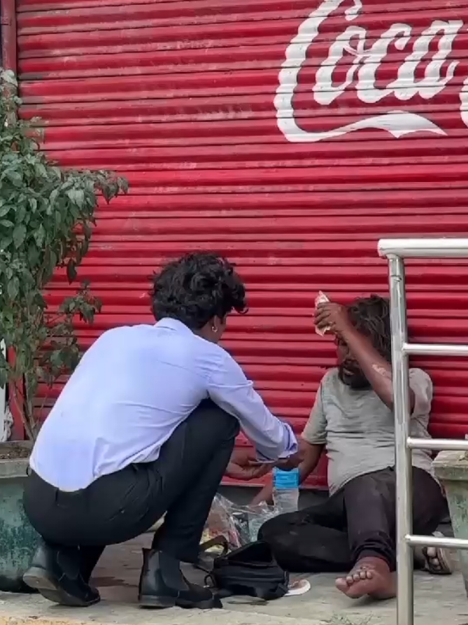 🥺😔👍❤️‍🩹 #helping  #streetdance  #poorpepole  #dance  #gopi  #fouryou #fouryoupage  #fby  #street  #nepalstreetdancing 