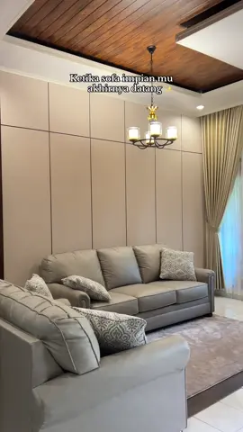 Dari dulu kalo liat sofa di Informa selalu naksir tapi ragu-ragu karena harganya 💸 Tapi setelah aku survey dan pertimbangkan buat jangka panjang. Ternyata worth the price, karena modelnya juga long lasting, kokoh dan super empuk. Aku ambil yang brand Ashley di CCM Bogor✨ #reviewsofa #sofainforma #ashleyfurniture @Informa Indonesia 