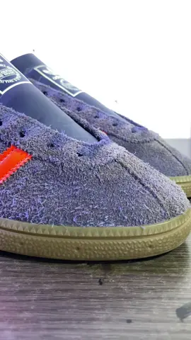 Halo ndrong #adidas #adidasspezial #adidasmunchen #adidasoriginals #suede #suedegondrong #hairysuede #treatmentsuede #suedehead #liamgalagher #shoecare #shoestransition #adhocshoesspace 