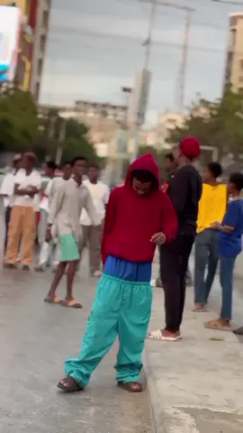 Mogadishu ana ka ah diiq🔥😎🙉 )xarfaney 2000 nagu tuura😭🙏@🍀A͜͡B͜͡D͜͡A͜͡L͜͡L͜͡A͜͡🦂🌴 @🍀Xaaji_CaloL🦂🌴 #aarsiyow #realaarsi 👇