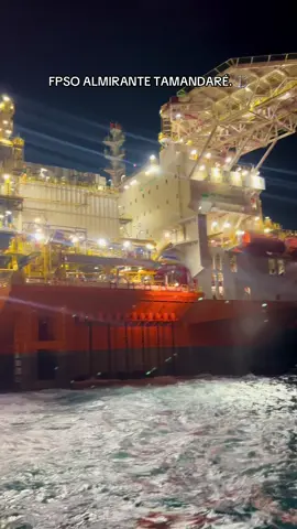 Hoje a noite foi ao lado dessa coisa linda, FPSO ALMIRANTE TAMANDARÉ. ⚓️🛳️ #foryoupage #oceanoatlantico #offshore #tiktokbrasil 