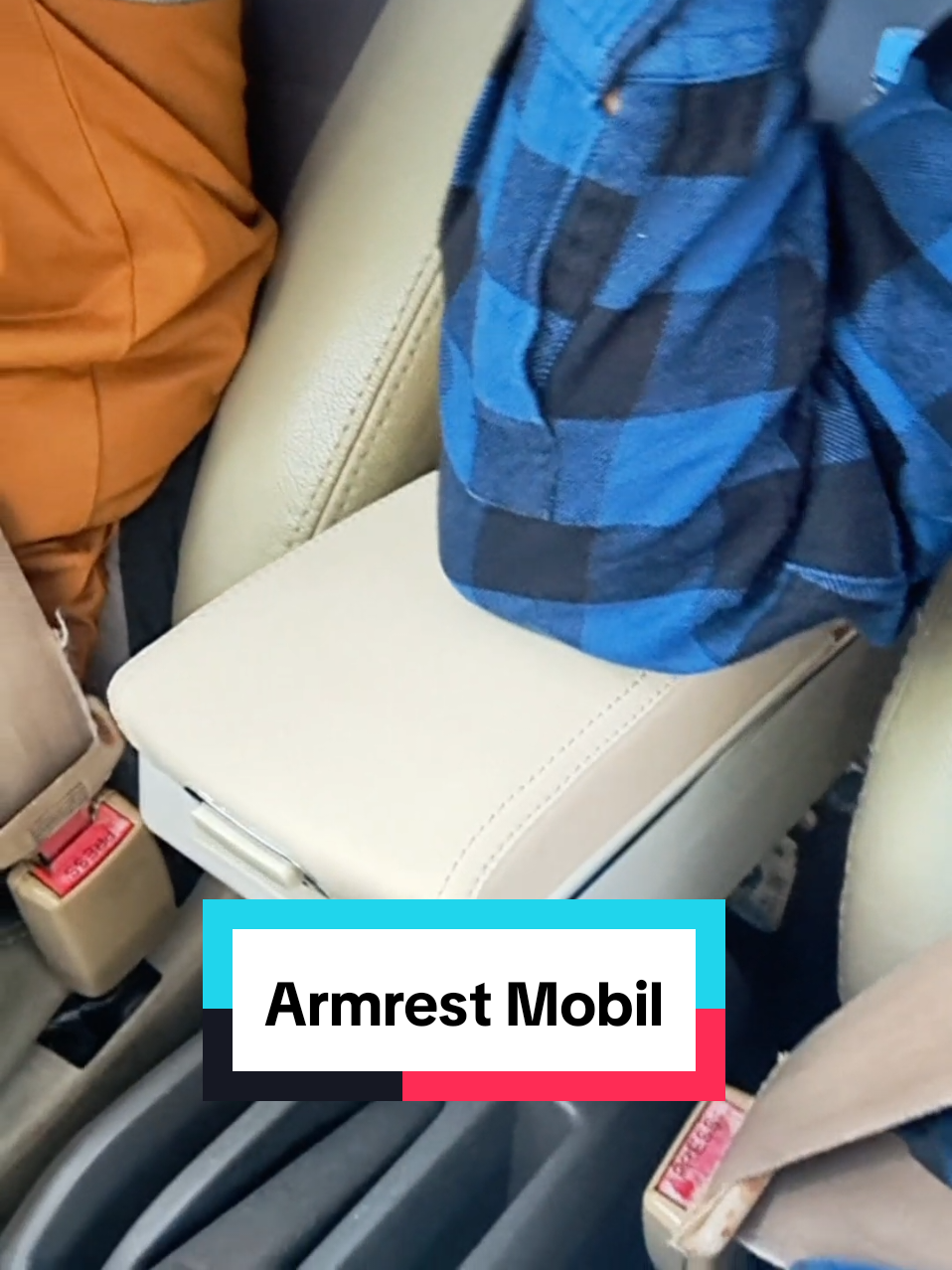 Sandaran tangan kaya gini di mobil rust terios lama dan baru pasang aja console box #sandarantanganmobil #armrest #armrestmobil #aksesorisinteriormobil #aksesorismobil 