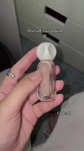 Love kan nk tanggalkan pun senang just kupas je💅 #kudannailpolish #nailpolish #nails 