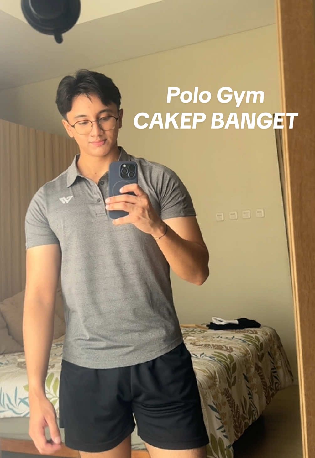 suka sama fit nya, bahannya, dan juga look nya! ini polo gym nya dari @Whittaker Official yaaa 💪🏼 #gym #gymshirt #bajugym 