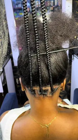 Let’s braids using one super braid attachment 😍😍😍#hairstylistinagoiwoye #hairstyle #braids #viralvideos #knotlessboxbraids #knotless #mediumbraids #fyp #foryou #foryoupage #fypviral #fypviraltiktok🖤シ゚☆♡ #goviral #viraltiktok 