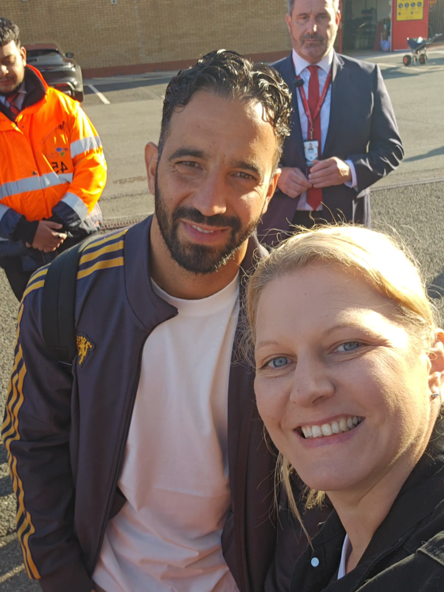 Ruben Amorim taking time for fans as always 🥰 Every Player stopped today too!  #mufc #manchesterunited #rubenamorim 