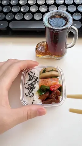 「病院食みたい」って言われがち。#nevstudio#nevstudiostreetwear#今日のお弁当 #食事#朝ごはん#おすすめ#日常#独身#生活#大食い#먹방#吃播#ストレス発散#節約#暮らし#朝活#食事記録#choker#leatherbelt#earcuff 