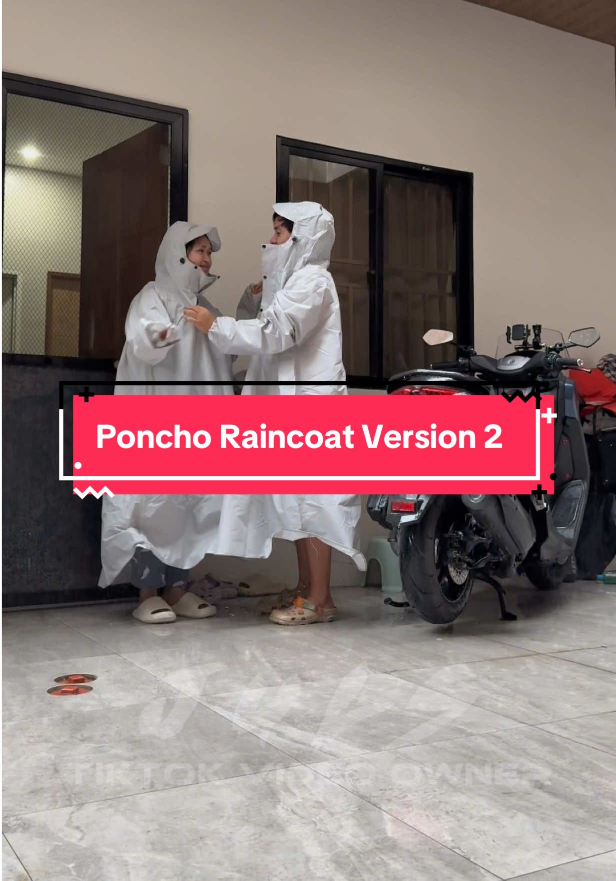 May kapote na ba ang lahat? Nako, tag-ulan nanaman kaya kailangan mo to. #ponchoraincoat #kapote #motorcycleraincoat #milesofstyle #MilesOfStyle 