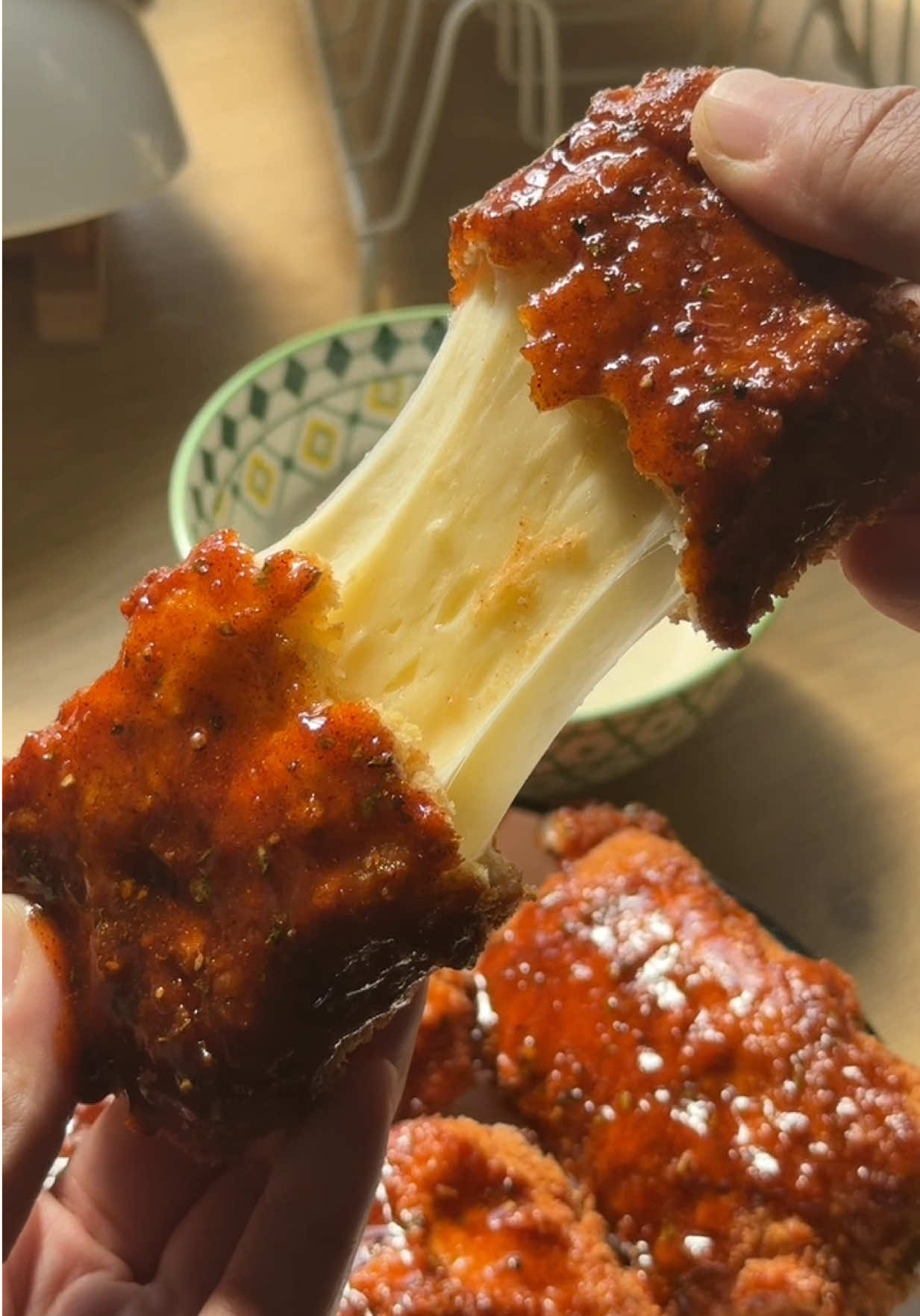 Homemade Nashville Hot Mozarella🔥 Resipi tepung salutan : Tepung gandum Paprika Onion powder Garlic powder Garam Telur 3biji Bread crumbs Resipi Nashville Sauce : Paprika Onion powder Garlic powder Honey Blackpaper Garam Minyak panas 2sudu Resipi Ranch Sauce : Mayonese Susu full cream Limau nipis/lemon Serbuk perasa Onion powder Garlic powder