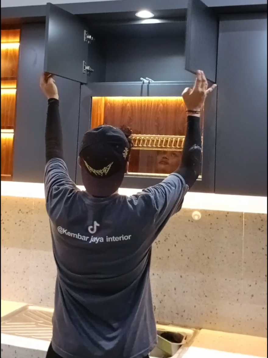 Membalas @ridhoridwan710 kaya gini kak ,bisa juga request bentuk dan warna#fyppppppppppppppppppppppp #alumunium #lampungpride #kitchensetlampung #bmitaiwan🇲🇨🇹🇼 