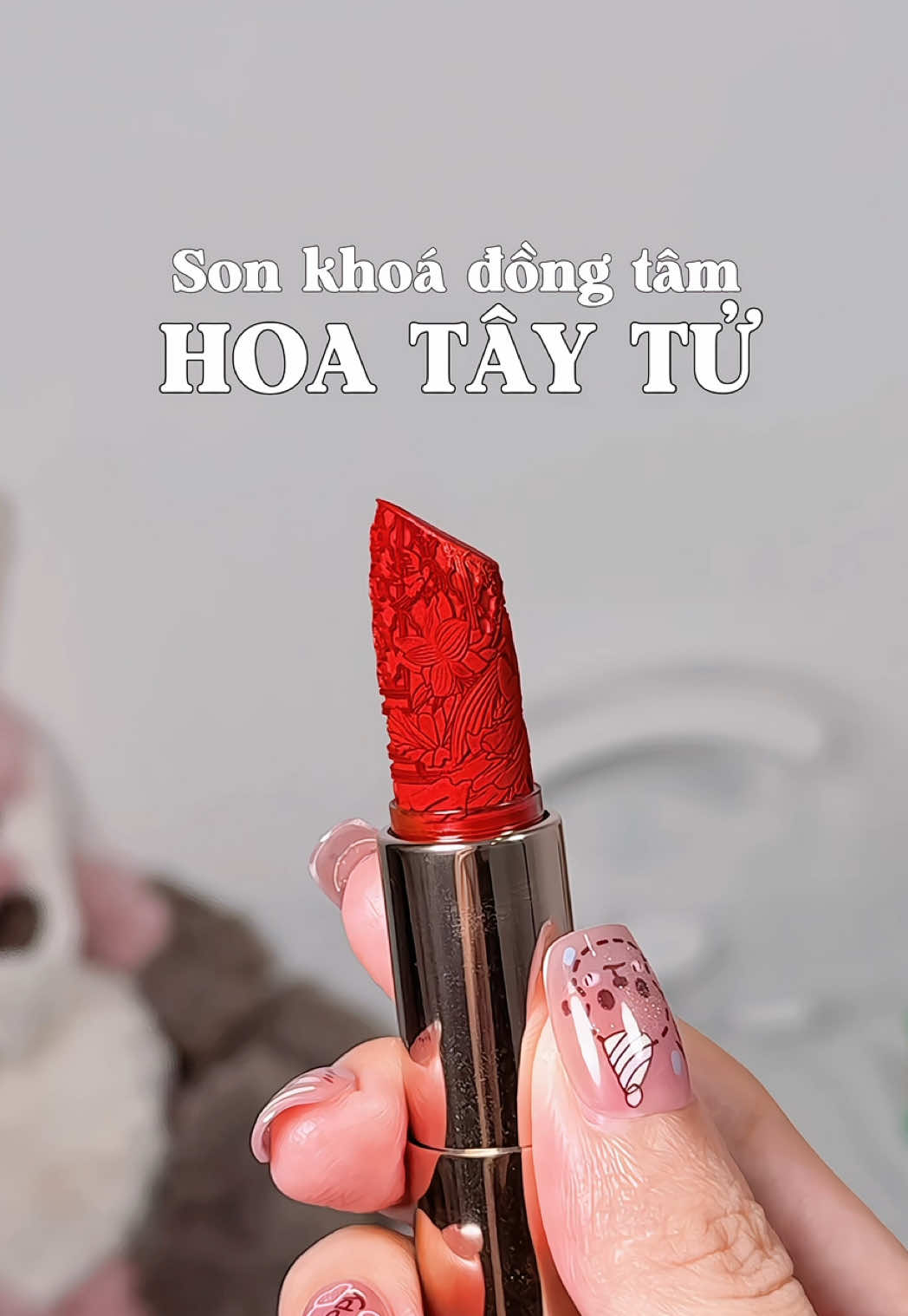 Son môi khoá đồng tâm HOA TÂY TỬ - FLORASISS. Món quà ý nghĩa cho người phụ nữ mình yêu thương 🥰. Màu mình xài trong video là M1314 - cùng nhau mãi mãi❤️ #florasis #hoataytu #sonmoi #sonhoataytu #lipstick #sonflorasis #swatchson #goclamdep #makeup #review #unboxing #xuhuong #fyp #chichi2k 