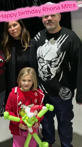 #happybirthday to the stunning #rhonamitra - we met her at #fortheloveofscifi2023 and she was so sweet and loved #ripley - she even asked her to come back for a photo when in her #ripleycosplay the next day and posted it on her #instagramaccount #underworld #underworldriseofthelycans #katebeckinsale #sonja #sonjathevampire #martinsheen #underworldedit #rhonamitraedit #lycans #comiccon2022 