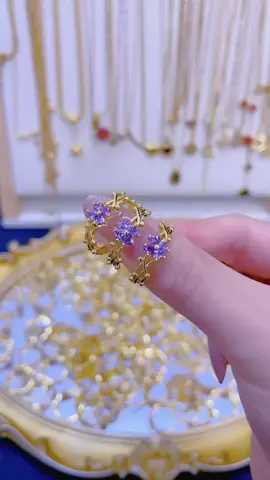 Purple Heart Clover ialah surat cinta kepada jari anda#🥰 #cincin #cincinemas #ungu #🍀 #bertuah #cantik #kelulitahankarat #hipoalergenik #perempuan #fesyen #barangkemas #OOTD #fyp 