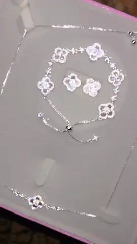 Sakura silver cleef bracelet✨#fyp #trending #luxury #fashion #silver #bracelet #bracelets #silverbracelet #jewelry #jewelrybusiness #braceletbusiness #tiktokmademebuyit #foryou #foryoupage❤️❤️ 