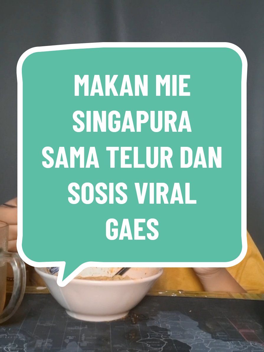MAKAN MIE SINGAPURA SAMA TELUR DAN SOSIS VIRAL GAES #jajan #jajanantiktok #jajananviral #jajanan #cilok #grobogan #viral #fyp #trending #foryoupage #tren #grobogan #groboganhits✨ #grobogan #mie #miesingapur #adebae 