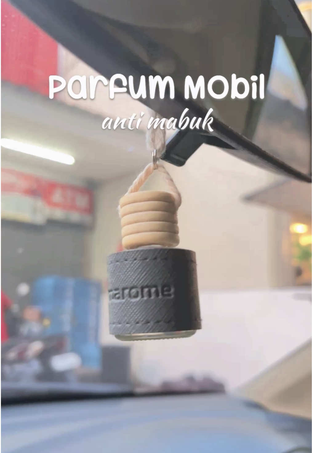 Ibun yang suka puyeng di perjalanan dan mabuk, cus pake parfum mobil ini! Ini wanginya serai/sereh duuh sweger pol. Gak bikin puyeeeng. Murceeee cus dikeranjang! #parfum #parfumviral #parfummobil #parfummobilpremium #pengharummobil #pengharummobilmurah 
