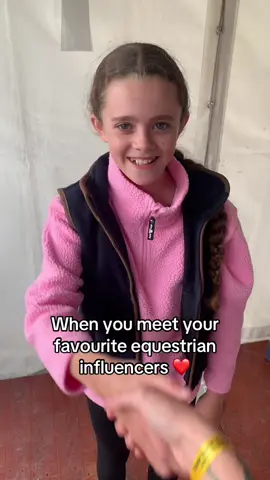 The best day in the rds yesterday meeting @molly & the greys and @Phoebe Scholtens they were so nice ❤️#mollyandthegreys #pheobescholtens #dublincity #dublinhorseshow #RDS #horsesoftiktok #horse #fyp 