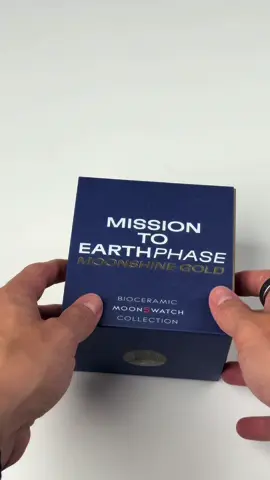 Unboxing the brand new Moonswatch MISSION TO EARTHPHASE – MOONSHINE GOLD. Paired with our Vertech Strap for Moonswatch, this one’s a true strap monster. #moonswatch #swatch #swatchwatch #wristbuddys #foryou Wristbuddys is not an affiliate of or sponsored by Swatch AG. Watch not included.