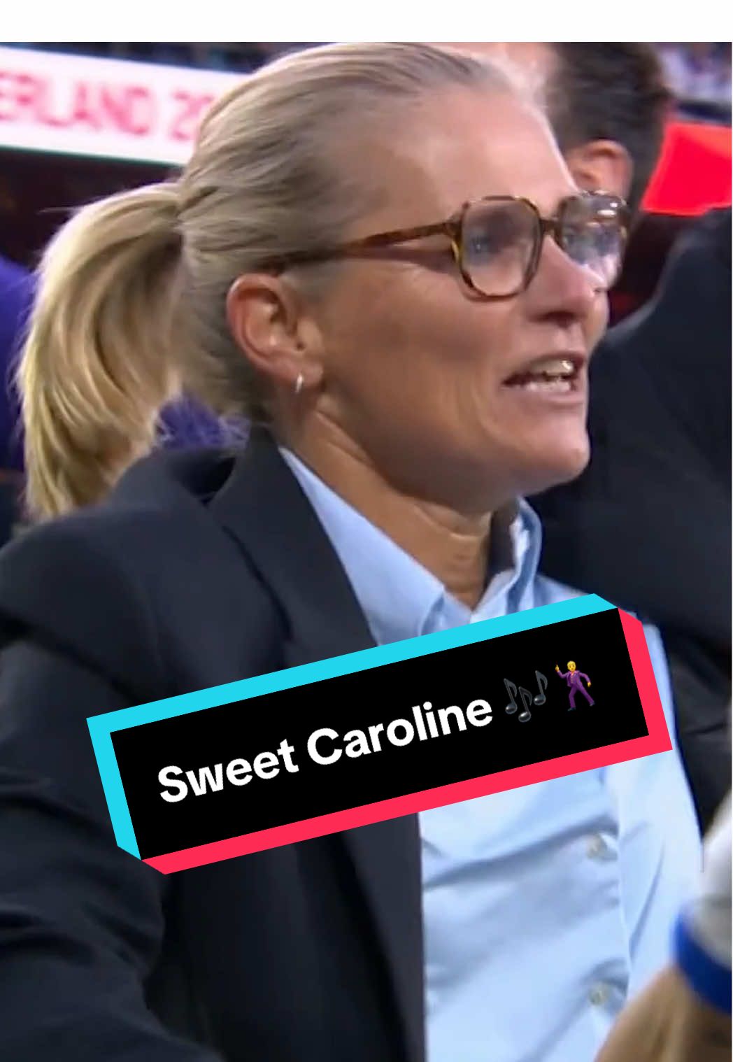 Sarina Wiegman’s favourite song 😆🕺🏴󠁧󠁢󠁥󠁮󠁧󠁿 #WEURO2025 #SarinaWiegman #England #Lionesses #WomensFootball 