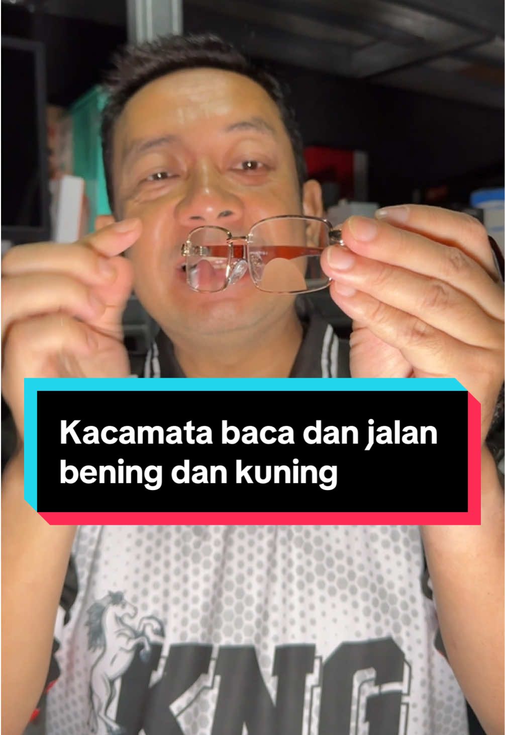 Kacamata frame besi dua pilihan lensa bening atau kuning dobel fokus untuk baca dan jalan #promoseruweekend #kacamata #kacamatadoublefokus 
