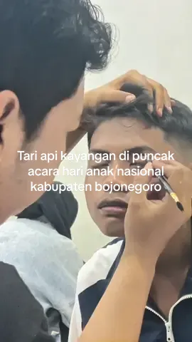 Menyuala!! Keseruan tampil Tari Api Kayangan pada puncak acara Hari Anak Nasional di Pendopo Malowopati pemkab Bojonegoro. #gurusenibudaya #gurumuda #tariapikayangan #bojonegoro 