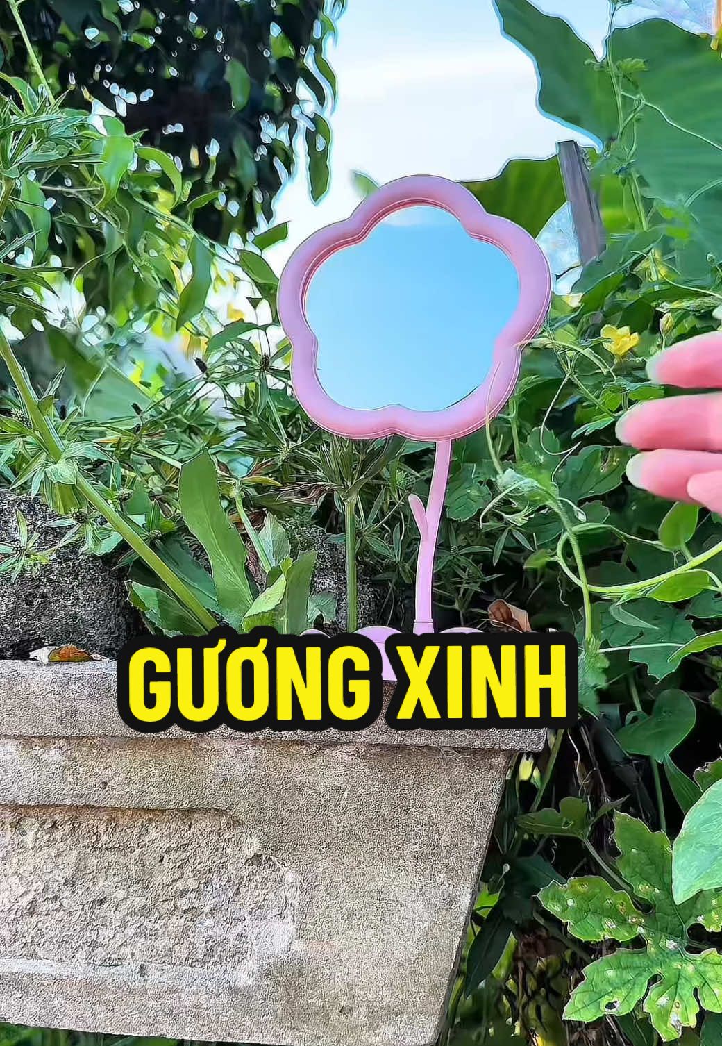 Mẫu gương tui quay là loại nhỏ , giỏ hàng có cả mẫu to .