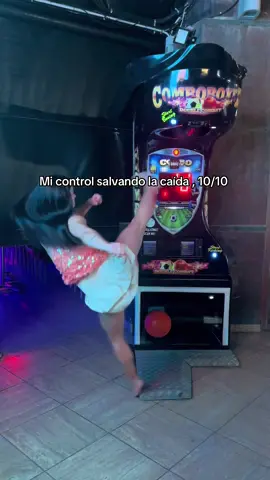 Mi pregunta es , como no me he caído???? JAJAJAJAJAJA  #parati #kick #kickboxing #taekwondo #taekwondogirl #fyp 