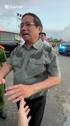 Được nắm tay bác Chính, bác đê thương và thân thiện quá chời🥰 #xuhuong  #bacchinh #thutuongphamminhchinh 