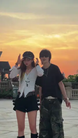 “高冷小妈和阳光奶狗” #鸳鸯戏dj #鸳鸯戏dj摇 #双人舞 #fyp #dancechallenge 