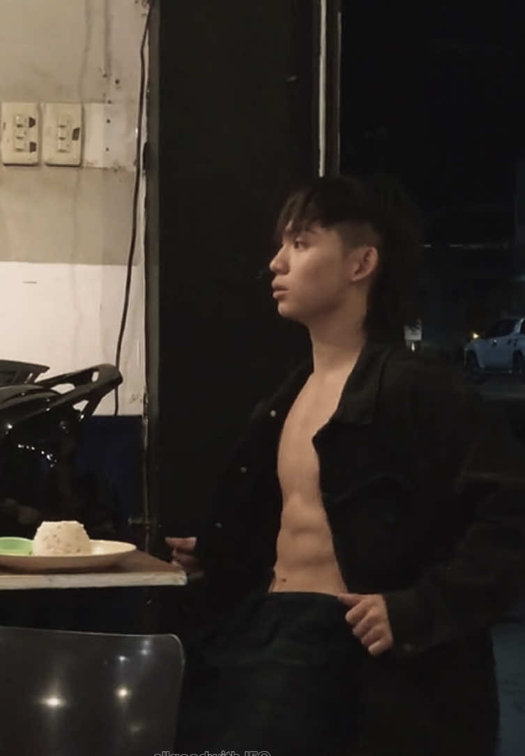 part seven | #pov you secretly like Jeo. Jeo’s POV Naalala ko pa nuong mga bata pa kami, si y/n ang isa sa mga babaeng naging kaibigan ko. Hindi naman ako yung tipo na namimili kung sino ang kakaibiganin. Pero pag kasama ko si y/n ramdam ko ang presenya niya at ewan ko basta magaan ang loob ko sa kanya. “Wala po kasing nanliligaw at wala pa po akong na natitipuhan tito” rinig kong sagot ni y/n kay daddy at hindi ko napigilan ngumuti. Hindi ko alam pero naging masaya ako nung nalaman kong single siya at totoo yung kantyaw ng mga kaibigan ko sa akin na maraming humahanga sa akin, pero hindi ko naman priority ang magka girlfriend. Elementary to Senior High parehas kami ng eskwelahan, malapit lang yung bahay namin kaya pag susunduin ako ni daddy or mommy minsan pinapasabay namin siya. Kaya normal lang din na sabay kami papunta sa basketball game ko. Pagkatapos ko maka shoot nag hiyawan ang mga tao. Christine is loud ang clingy. Kaze is also loud and opinionated while Y/n’s just the right mix of it but more on the tahimik side at madaling mapikon kaya inaasar ko siya minsan. Susunod na rin sana akong bumaba nang bigla akong pigilan ni Christine kasi gusto niya akong kausapin. “Jeo I just want so say that I like you” confident niyang sabi sa akin at aakmang halikan ako. Pero iniwas ko agad ang mukha ko at prinangka ko siya. “Christine, pasensya na pero wala akong gusto sayo, kaibigan lang talaga ang turing ko sayo” “May gusto ka bang iba? Si y/n ba?” mahina niyang tanong at akusa niya sa akin. “Ha? Kaibigan ko lang din si y/n” gulat kong sagot sa kanya. “Kaibigan lang? pero when it comes to her you’re so attentive and you’re so caring pag nandiyan siya” “Ganyan naman ako sa lahat ng babae kong kaibigan, tinuruan ako ni mommy na maging gentlemen”  “Okay if that’s what you think pero ang manhid mo Jeo at magsisi ka kung bakit ‘di mo ako pinili”  “Kung ano-ano na lang talaga iniisip mo” Parang hindi siya kontento sa sagot ko pero gusto niya pa rin na manatili kaming mag kaibigan. Wala naman problema sa akin, tropa ‘din naman kami. No bad blood between us. Pagkatapos ng summer na iyon napansin ko parang iniiwasan ako ni y/n sa school. Hindi na din siya nanuod ng laro ko, nuon palagi ko siya nakikita nasa giild lang naka upo.  Uwian na at palabas na kami ni Hans ng gate at nakita ko si y/n nag mamadaling naglakad. “Oy Y/n” tawag ko sa kanya. Napahinto siya at lumingon pati yung ibang estudyante nakatingin sa amin dahil ang lakas ng boses ko. “Bilis mo naman maglakad, kamusta na? Birthday ko na next week punta ka ha mag b-bar tayo” pag-aaya sa ko sa kanya. 18th birthday ko na sa December 21 at invited lahat ng mga kaibigan ko. “Ah sige try ko dumalo, pero gabi na yan J wala akong masakyan”  “Sus ako bahala susunduin at ihahatid pa kita”  “No need J nakakahiya, birthday mo tapos gagawin lang kitang driver at pano si Christine” tanggi niya sa akin. Anong kinalaman ni Christine pagtataka ko. “Tsaka basta ikaw walang problema, okay?”. sabi ko sabay kindat sa kanya. “Basta J hindi ako sure kung makaka dalo ako sabihan lang kita ulit sige bye” sabi niya at nag umalis na agad.  Never pa si y/n na absent sa birthday celebration ko, so hindi talaga siya pupunta? “Oh ba’t ka natameme?” biro ni Hans sa akin. “Narinig mo naman sagot ni y/n diba” annoyed kong sagot sa kanya. “Bakit ‘di ba matutuloy birthday mo pag wala siya?”  “Ano? Basta gusto ko lang kompleto tayo para mas masaya”  “Huh? Di siya sure kung makaka punta siya?chance niya na yun” bulong ni Hans sa sarili niya pero narinig ko yun. “Anong chance?” tanong ko. “Edi chance para mag party! Ako bahala kay y/n dadalo yun” Flag raising ceremony namin at nakita ko si Hans lumipat sa section nila y/n dikit ng dikit anong problema ng lalaking yun.  “Okay J mission successful pupunta na daw si y/n happy ka na?” balita ni Hans pagbalik niya sa line namin. — to be continued #fakesituation⚠️ #fiction #jeoong #jeoongedits #jeremiahong #ongfam #masid #agith #fyp #foryou #au #fypシ゚ #fypage 