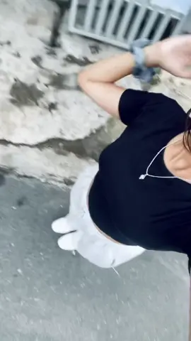 🧏🏻‍♀️ #banjarbaru #coffeeshop #outfitideas #fitcheck #sweatpants #sweatpantsjogger #sweatpantsoutfit #croptop 