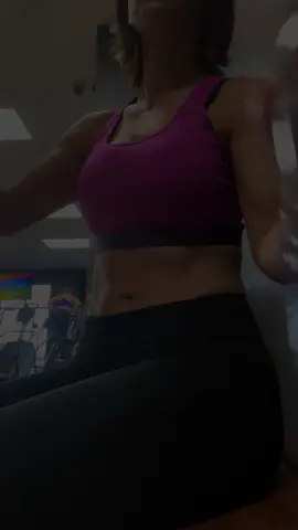 Would you go to the gym with me? 👉👈 #gymcrush #musclemommy #girlswholift #gymgirl #Fitness 