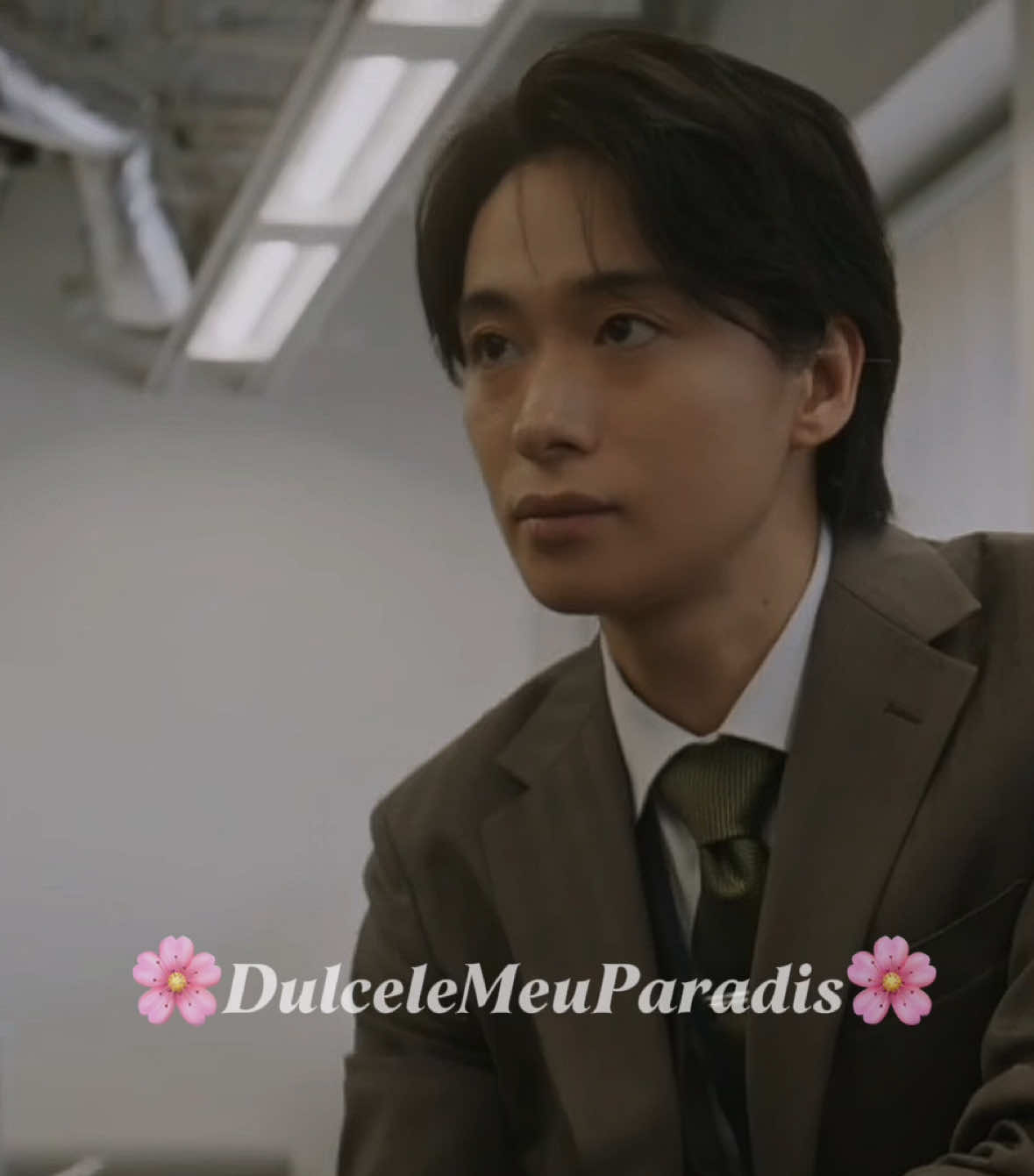 ‼️Când îți dai seama că nu-ți cunoști deloc șeful… 😂 Sau poate nu… #dulcelemeuparadis #fy #fyp #perte #foryou #viral #serialetraduse #theyakuzabossbeloved #serialeasiatice #recomandari #serialeasiaticetraduse 