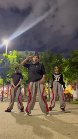 Bộ 3 cá mòi tới đây… @Han Sara (dc:@Shin Lưu Trúc Anh 🎀 ) #huitdanceclub #hufidance #xuhuong #dance #HDC #hansara @𝕯𝖎̀𝖓𝖍 𝕮𝖍𝖚𝖓𝖌 @Yến Nhi @Mạnh Thường 