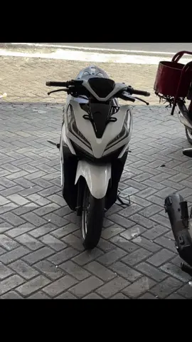 tunjukin vario warna putih kalian dikomenn🫵🏽🫵🏽#vario125 #variomodifikasi #variogen1 #fyp 