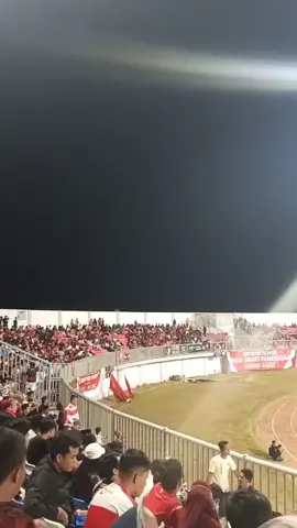 terus kompak madura#maduraunited #stadion #stadionratupamellingan #sepakbolaindonesia 
