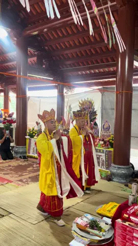 Lễ phả độ gia tiên🙏các vong muốn biết thì vào mà nghe🙏và nghe song trước khi muốn bình luận láo thì lên xúc miệng nước cọ bồn cầu rồi hẵng bình luận nhé🙏🙏🙏hoan hỷ