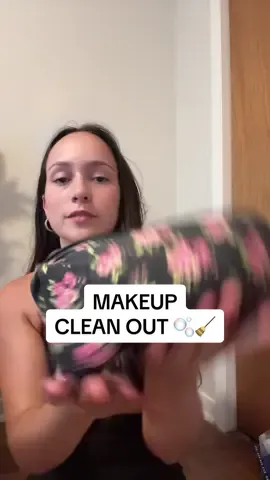 bye bye à tout ce makeup skincare 👋 1:47 pour rire  #makeupcleanout #decluttering #cleanout #makeup 