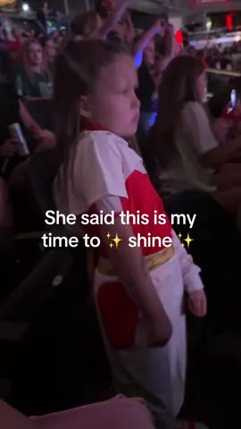 She showed up ready to shine ⭐️ So I think this qualifies as her audition for the next movie 🤔😂 #descendants #zombies #descendantszombiesworldscollidetour #shinebright #dance 