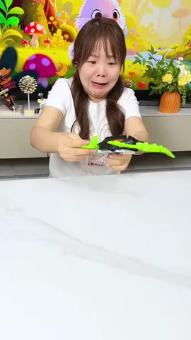 It scurries like a real lizard… until it climbs your wall. RC magic meets wild reptile fun. #WallClimberToy #LizardAdventure #TechFun 