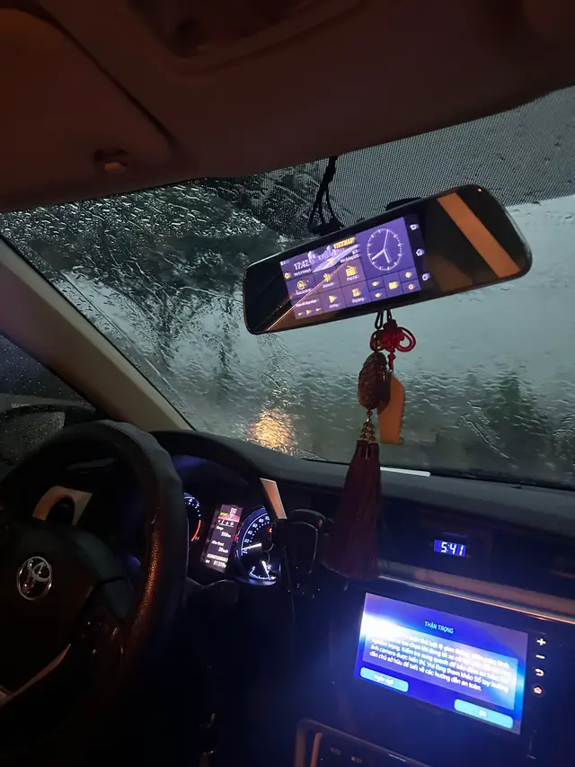 Em đã điềm tỉnh trước mọi nghịch cảnh, nhưng đôi khi lại bật khóc khi nghĩ đến những góc khuất trong lòng.  Em có chạnh lòng nhưng em cho qua, em có đau đớn nhưng em không kể lễ. Nhiều khi cuộc sống dày vò em đến thấu tâm can nhưng em chỉ đầy lặng im vì chỉ có bản thân em mới hiểu rằng mình cần gì...! ##CôAnh🦮 ##Banlinhphunu##phunutungtraihanhphuc❤️##conmuachieunay🌦