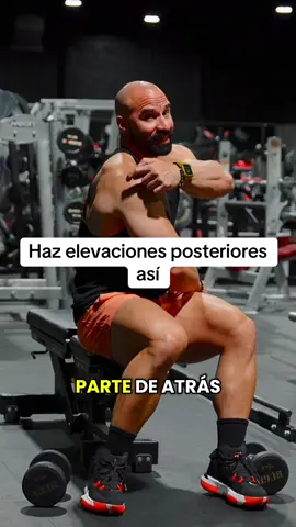 Haz elevaciones posteriores así #entrenamiento #gym #consejos #workout #shouldersworkout #emilioborn #gymtopz 
