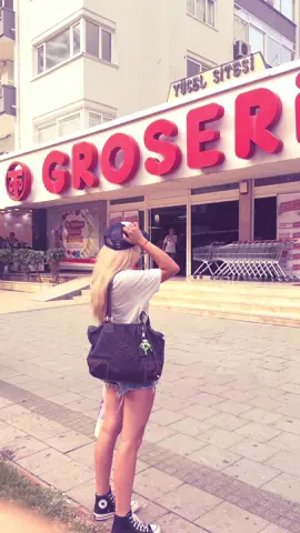 groseri de sadece bizm gezegende olan bi şeymiş haberiniz olsun benim gibi yıkılmayın