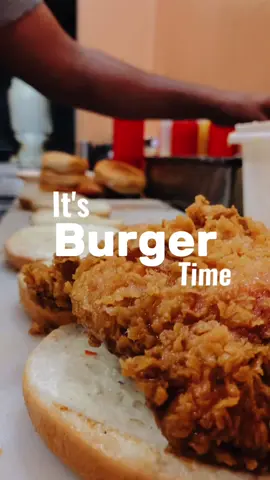 New Jaddah Zinger Burger  #jaddah  #foryou  #zingerburger  #zingerlovers  #tranding #fyp  #newjaddahzinger  #food  #videos  #1millionviews #FoodLover  #creatorsearchinsights