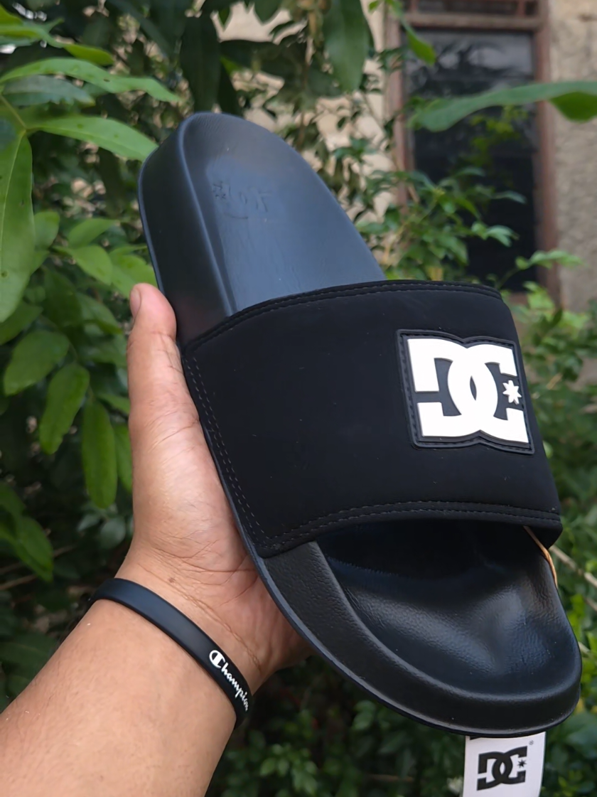 Sandal selop dc slides sandal unisex original. cek keranjang kuning atau kunjungi bio diprofil kami untuk membeli 📲🛍 #sandalpria #sandal #sandalslide #sandalslop #slipon #sendal #sandalwanita #fyp #dcslide #fypage #sorotan #beranda #tiktokshop #shop #hits #viral 